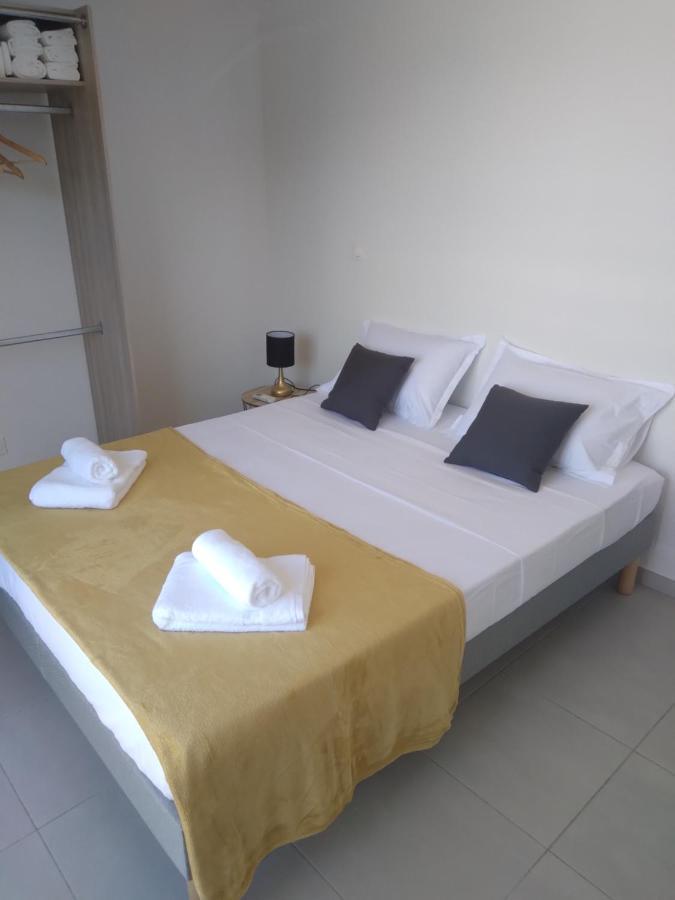 Le Yuka Apartment Сен Франсоа Екстериор снимка